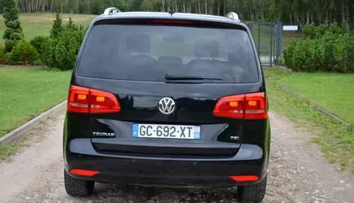 VOLKSWAGEN Touran 