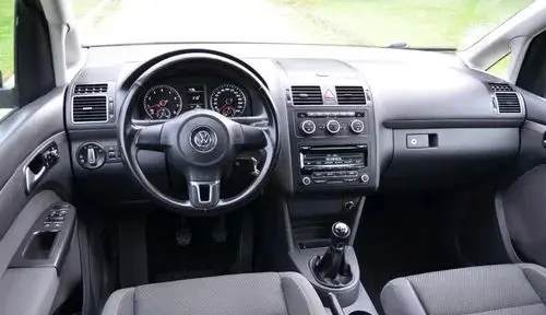 VOLKSWAGEN Touran 