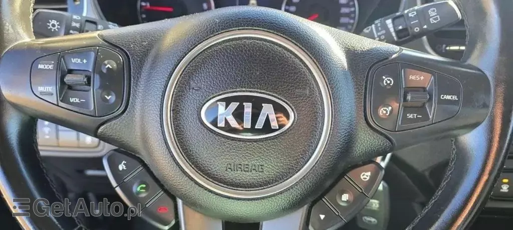 KIA Carens 
