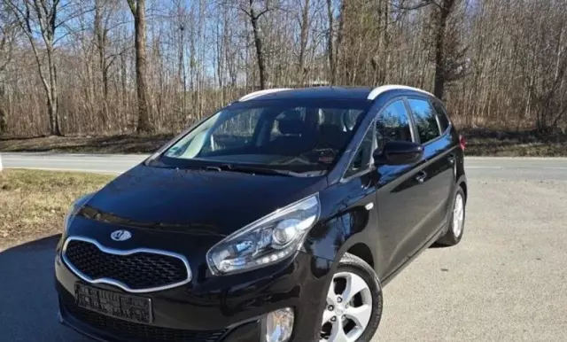 KIA Carens 