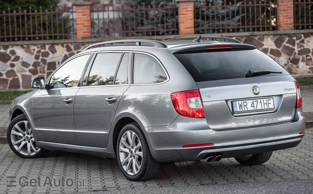 SKODA Superb 