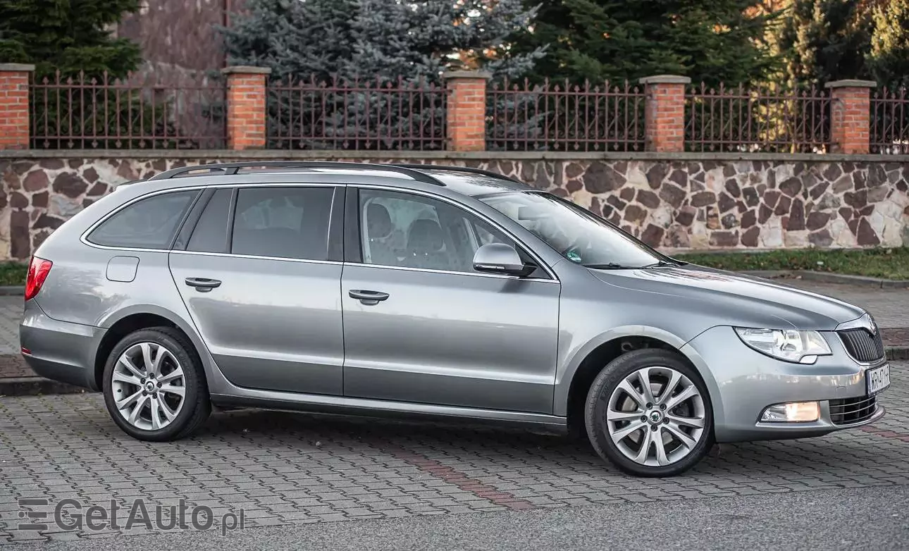 SKODA Superb 