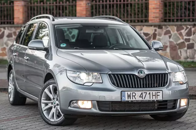 SKODA Superb 