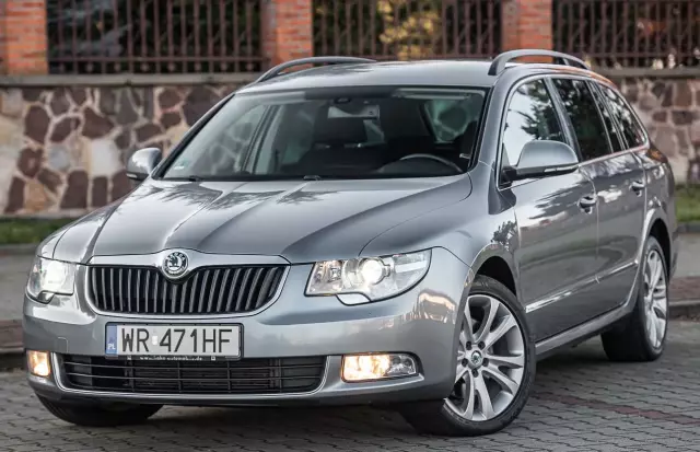 SKODA Superb 