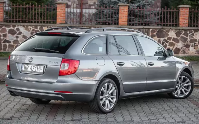 SKODA Superb 