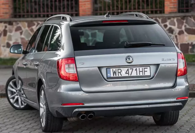 SKODA Superb 