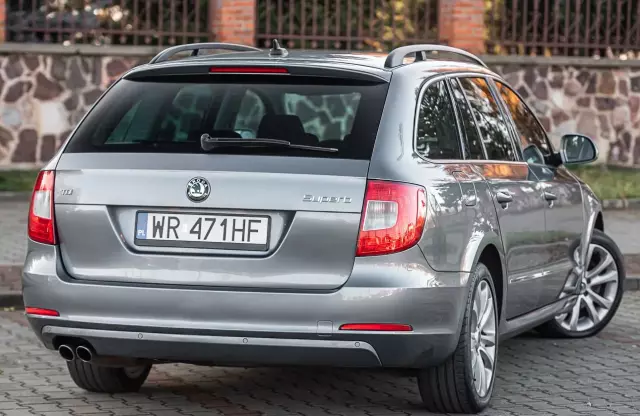 SKODA Superb 