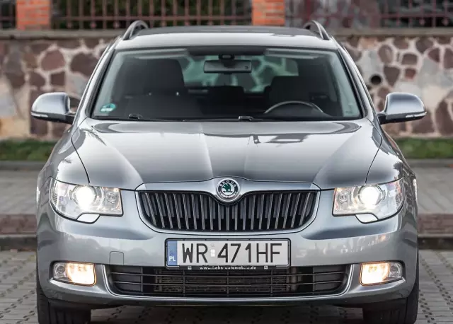 SKODA Superb 