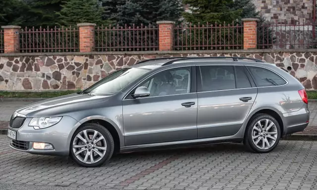 SKODA Superb 