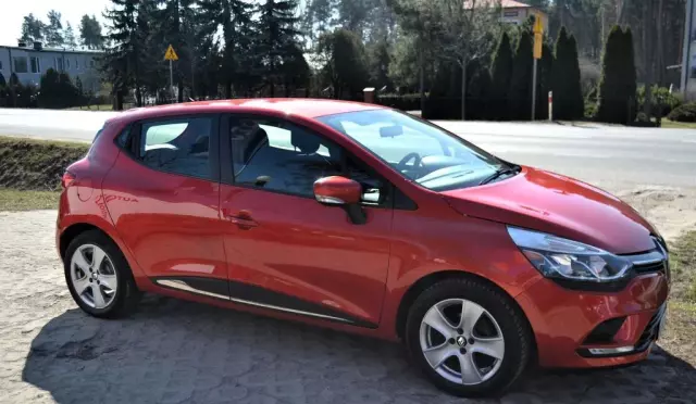 RENAULT Clio 