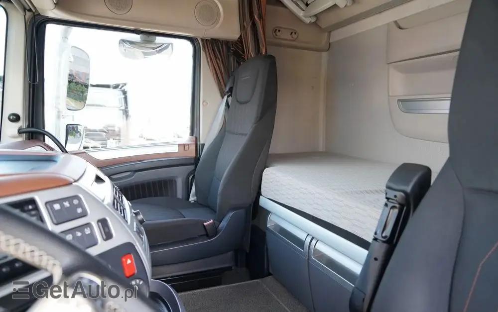 DAF XF 530 / RETARDER / KLIMA POSTOJOWA / SUPER SPACE CAB / ALUFELGI 