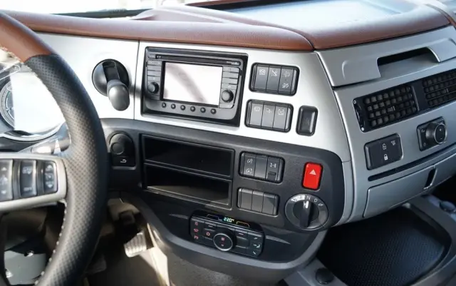 DAF XF 530 / RETARDER / KLIMA POSTOJOWA / SUPER SPACE CAB / ALUFELGI 