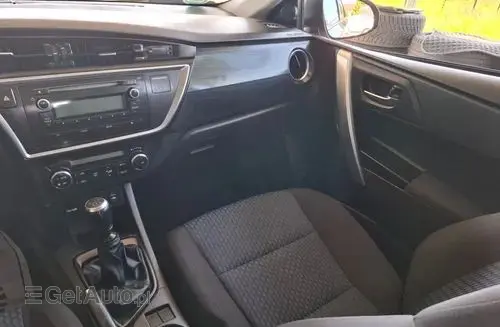 TOYOTA Auris 