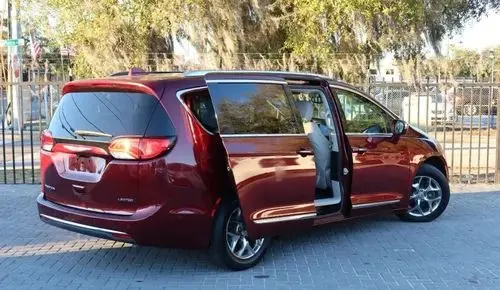 CHRYSLER Pacifica 