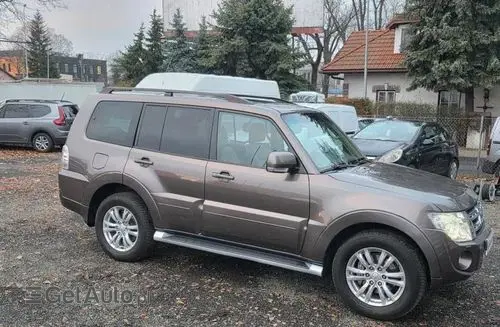 MITSUBISHI Pajero 