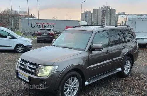 MITSUBISHI Pajero 