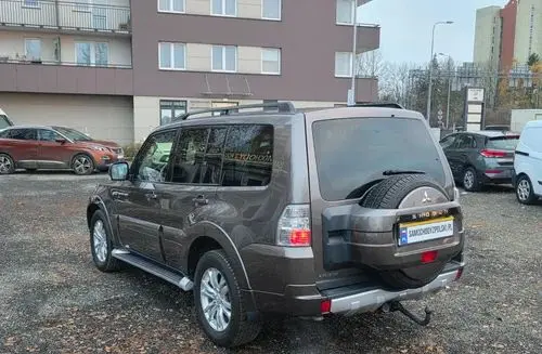 MITSUBISHI Pajero 