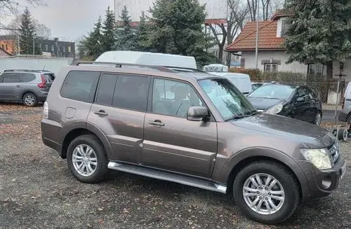 MITSUBISHI Pajero 