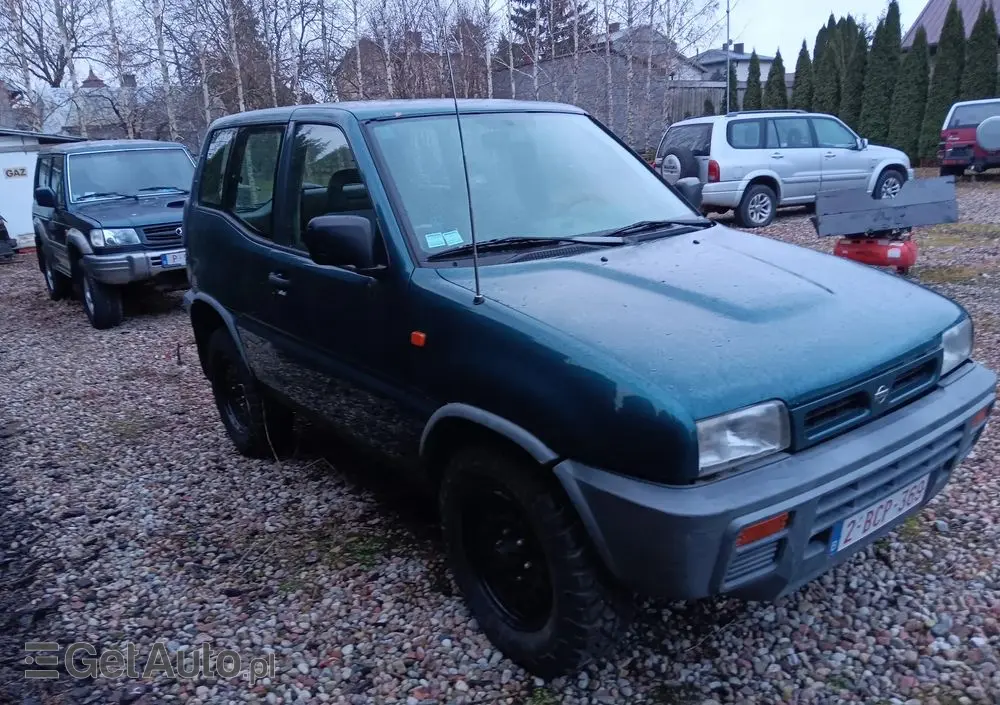 NISSAN Terrano 2.4 SR