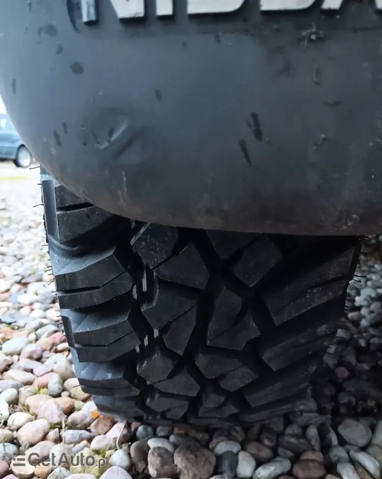 NISSAN Terrano 2.4 SR