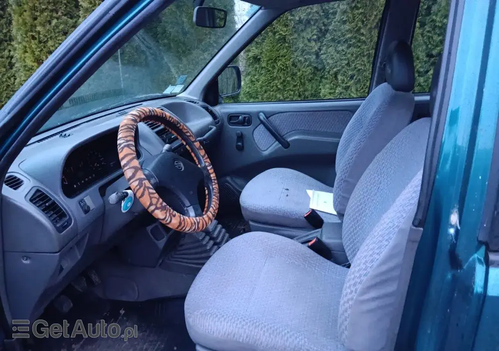 NISSAN Terrano 2.4 SR