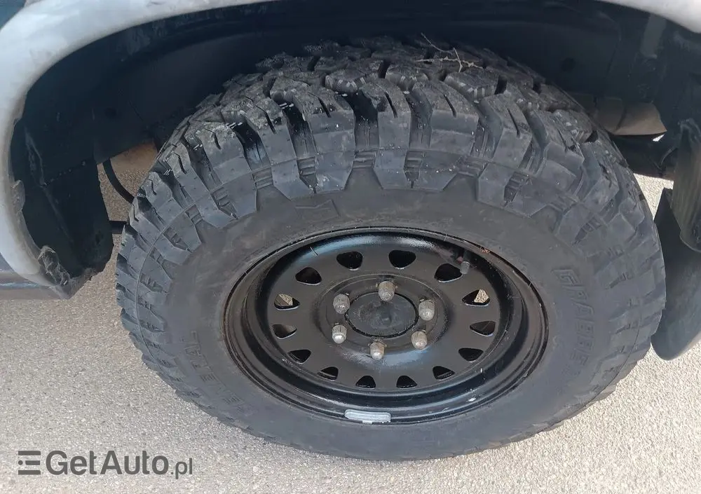 NISSAN Terrano 2.4 SR