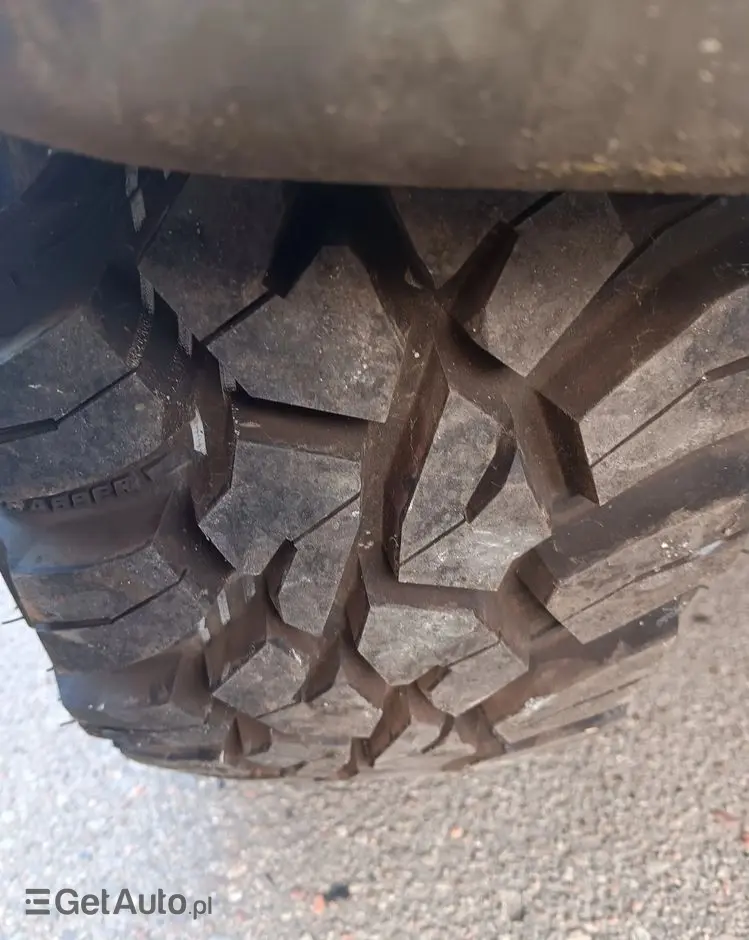 NISSAN Terrano 2.4 SR