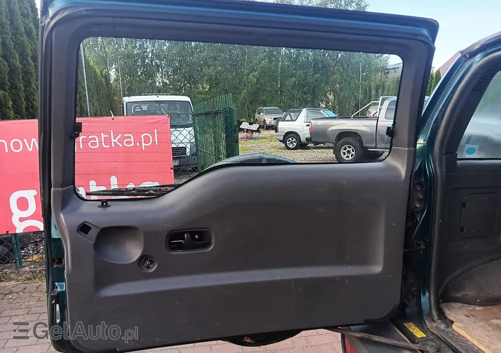 NISSAN Terrano 2.4 SR