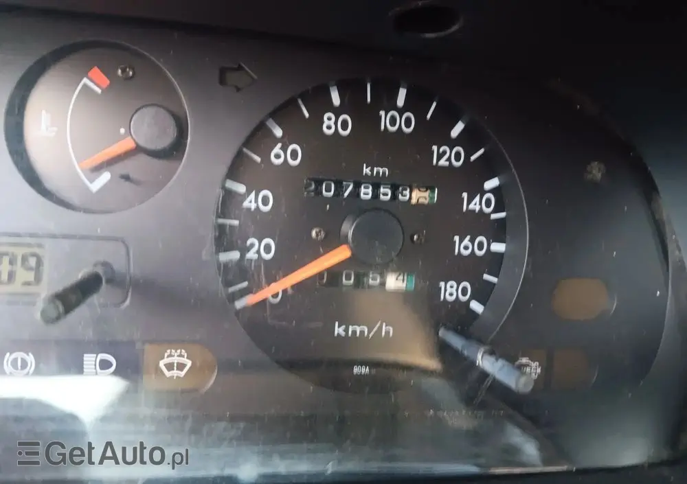 NISSAN Terrano 2.4 SR