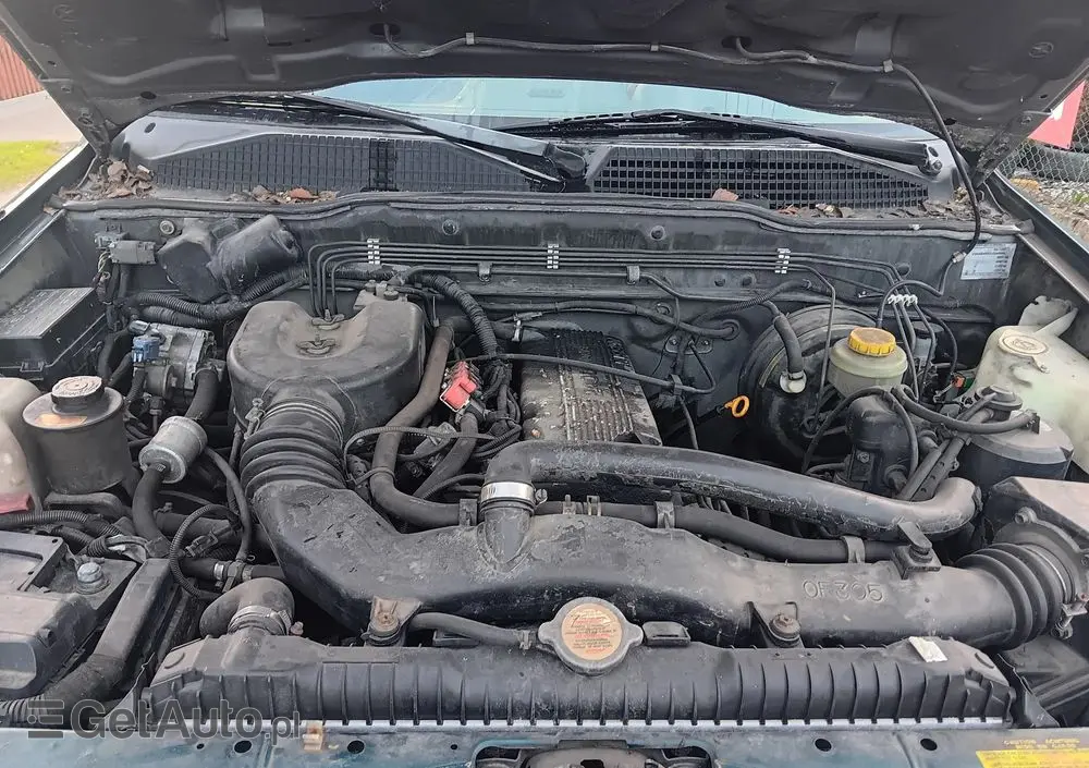 NISSAN Terrano 2.4 SR