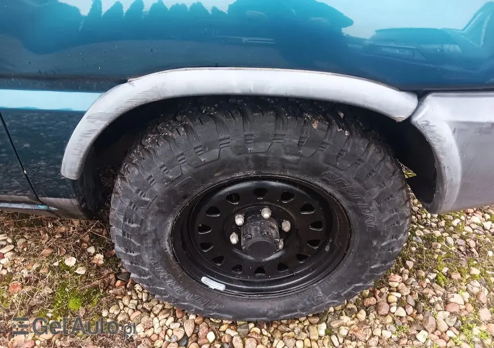 NISSAN Terrano 2.4 SR