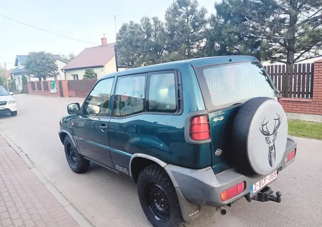 NISSAN Terrano 2.4 SR