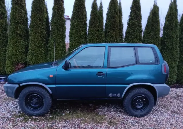 NISSAN Terrano 2.4 SR