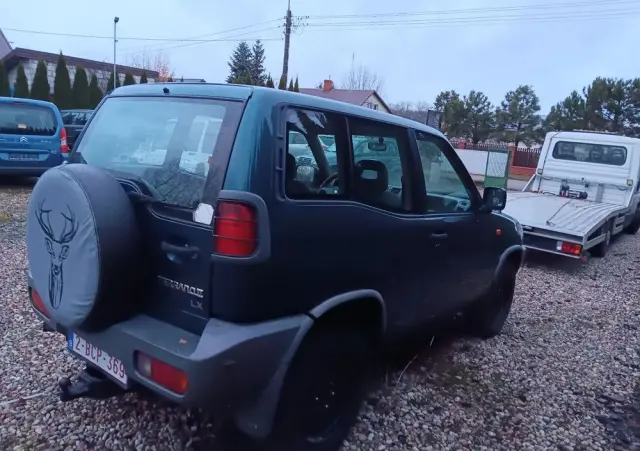 NISSAN Terrano 2.4 SR