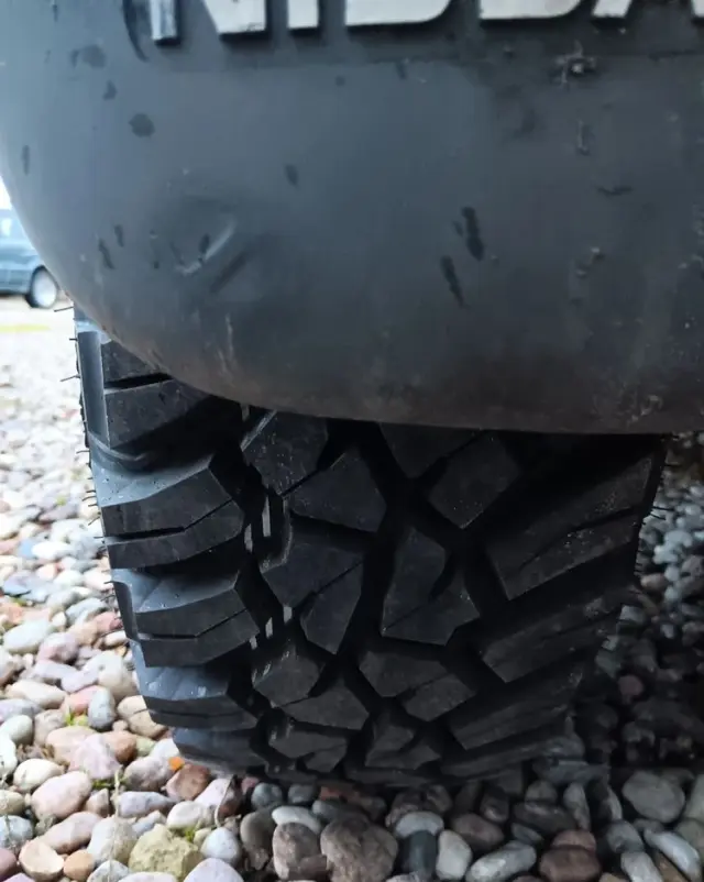 NISSAN Terrano 2.4 SR