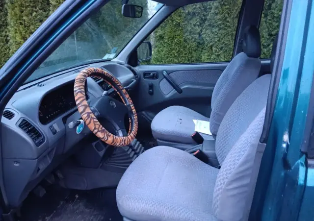 NISSAN Terrano 2.4 SR