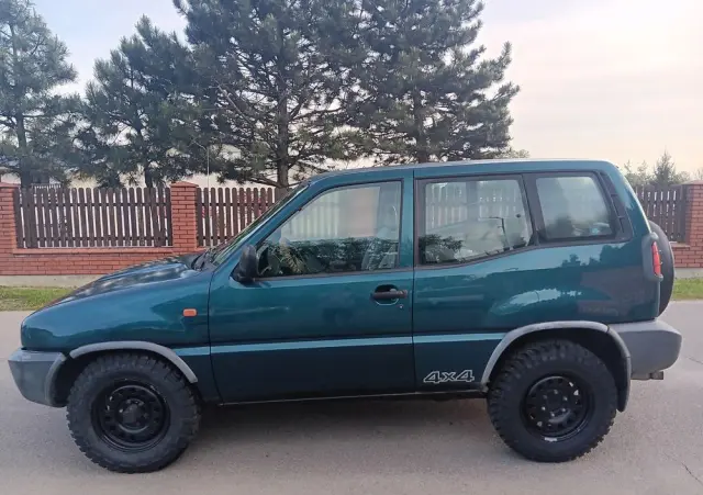 NISSAN Terrano 2.4 SR