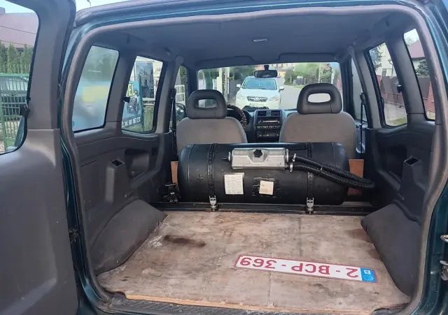 NISSAN Terrano 2.4 SR