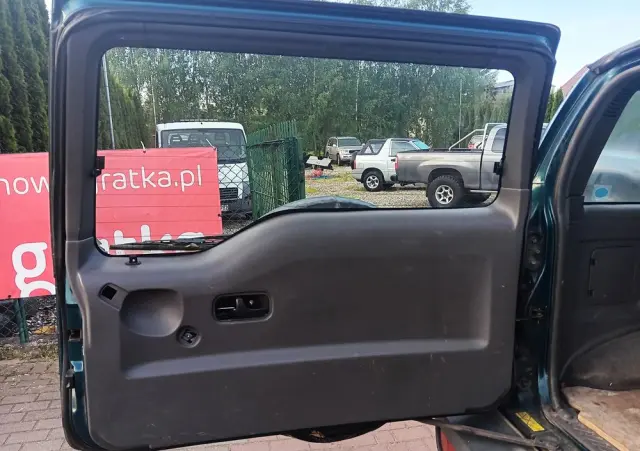 NISSAN Terrano 2.4 SR