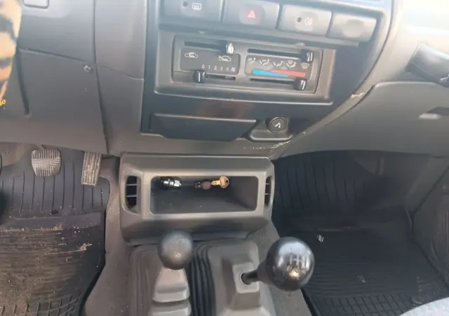 NISSAN Terrano 2.4 SR