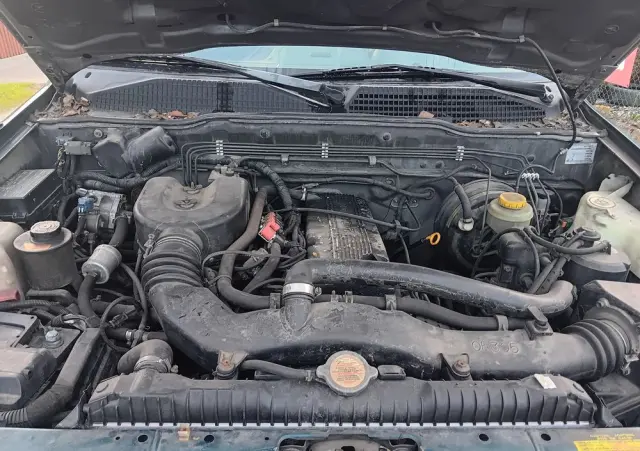 NISSAN Terrano 2.4 SR