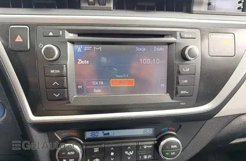 TOYOTA Auris 