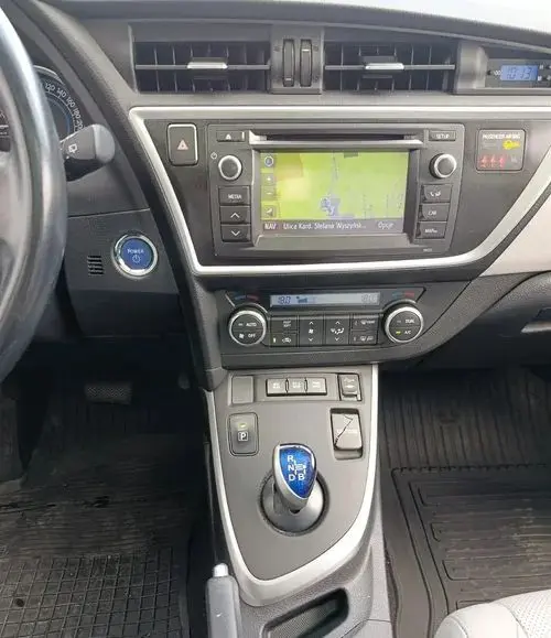 TOYOTA Auris 