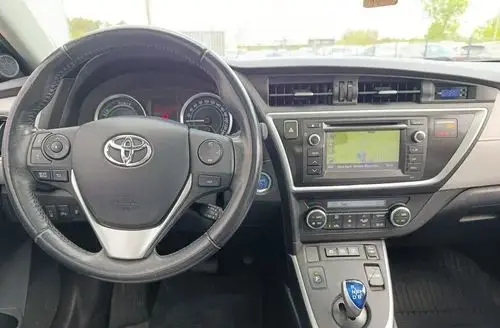 TOYOTA Auris 