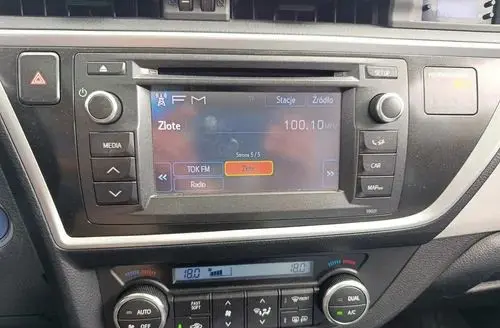 TOYOTA Auris 