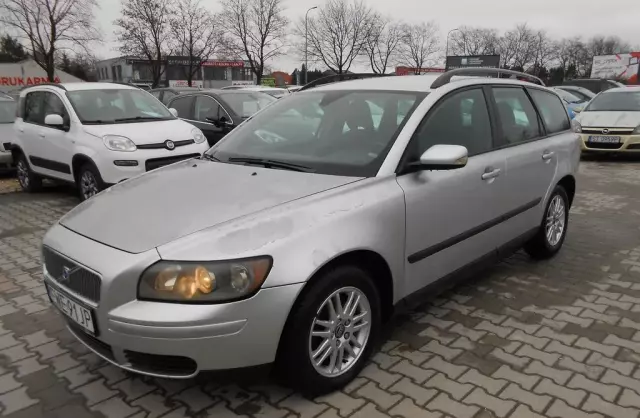 VOLVO V50 