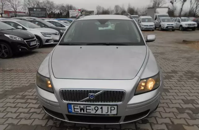 VOLVO V50 