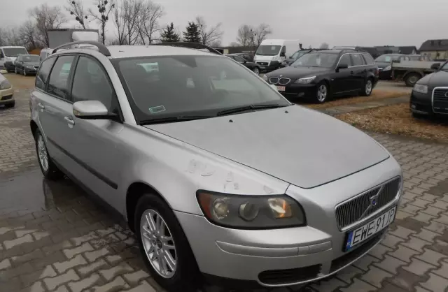 VOLVO V50 