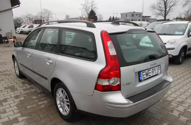VOLVO V50 