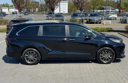 TOYOTA Sienna 